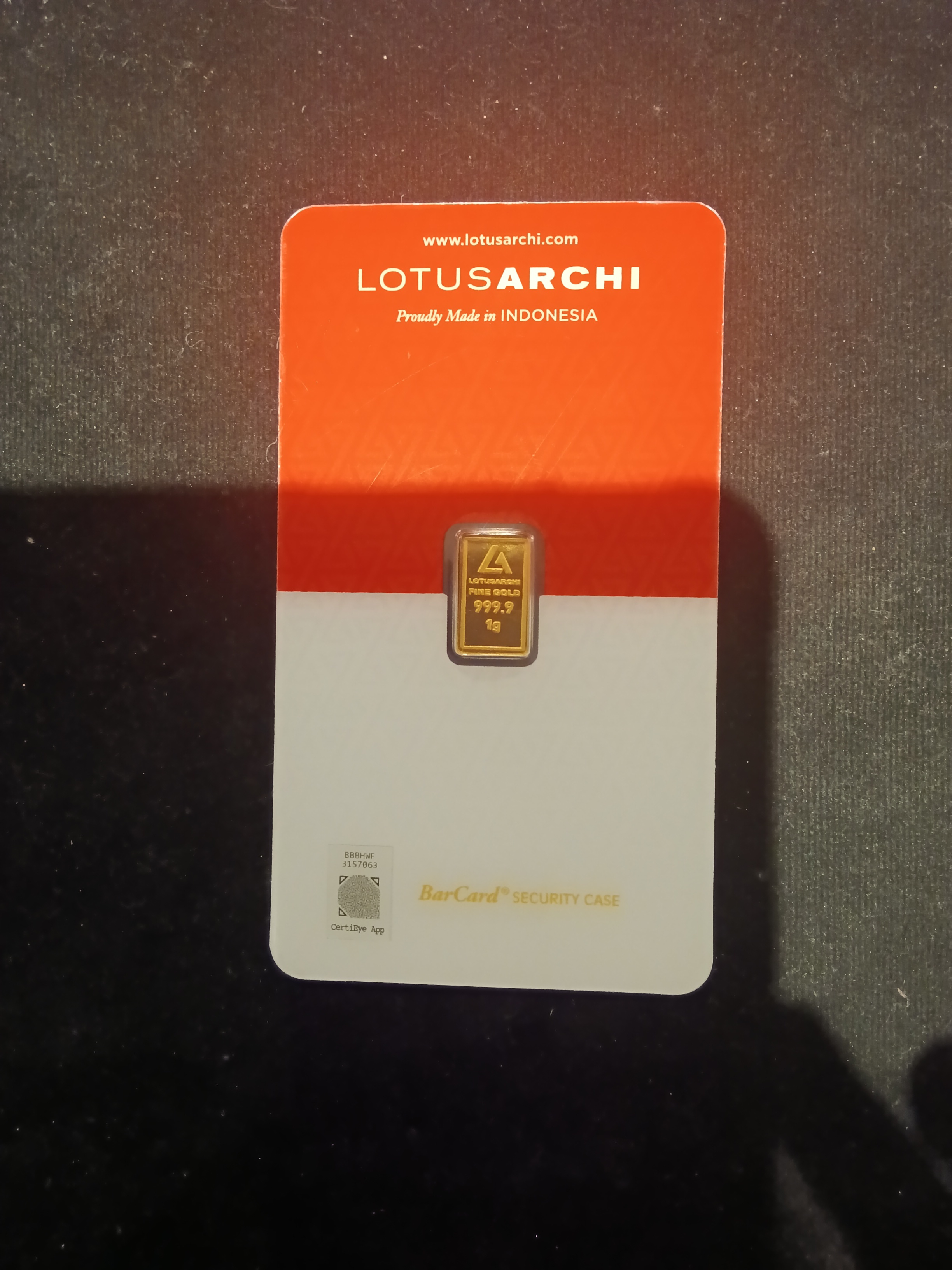 LOTUS ARCHI MERAH PUTIH
